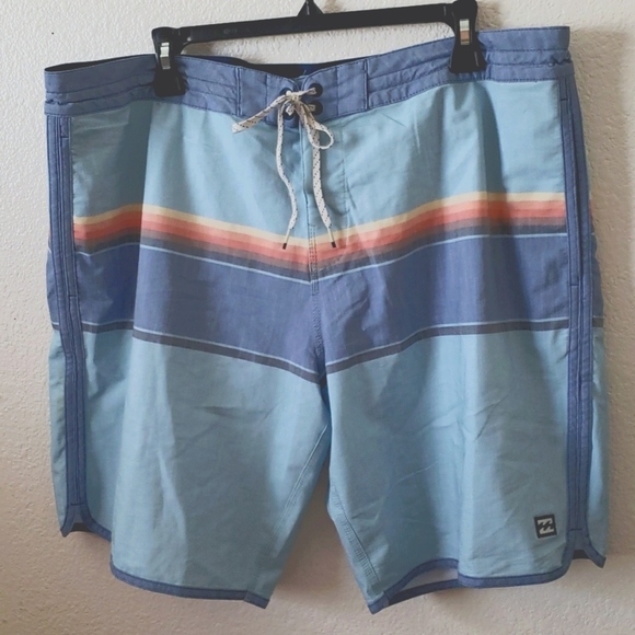 Billabong Striped 73 Lo Tides 19" Board Short Size 38 - Picture 1 of 6